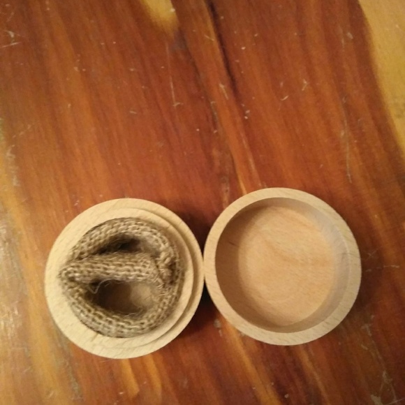 SOLD OUT Sundance C Awesome Wooden Log Ring Box $20!!!!!!! - Picture 2 of 4